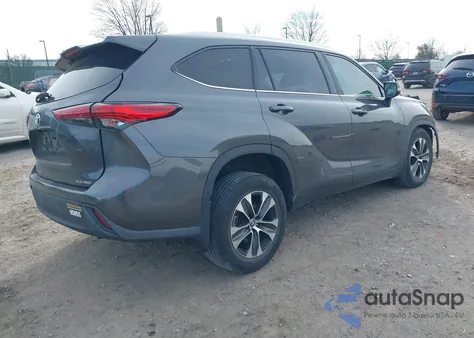 2021 Toyota Highlander Xle z USA, uszkodzony, nr VIN 5TDGZRBH3MS058831
